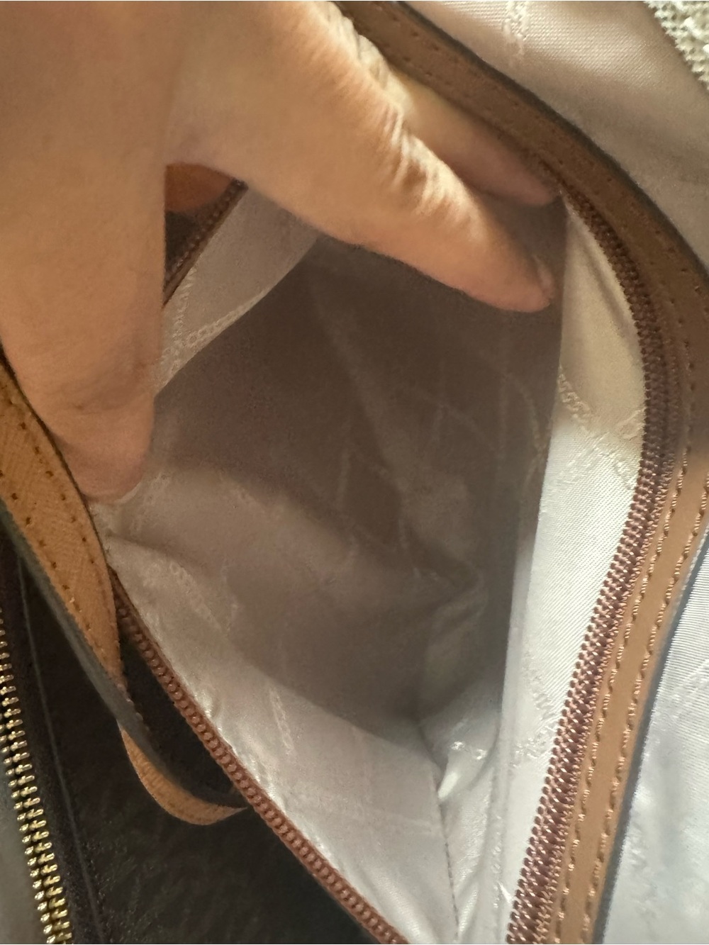 Michael Kors Gigi Large Tote Bag Beige and Brown caryall with Adjustable Strap - Picture 4 of 16